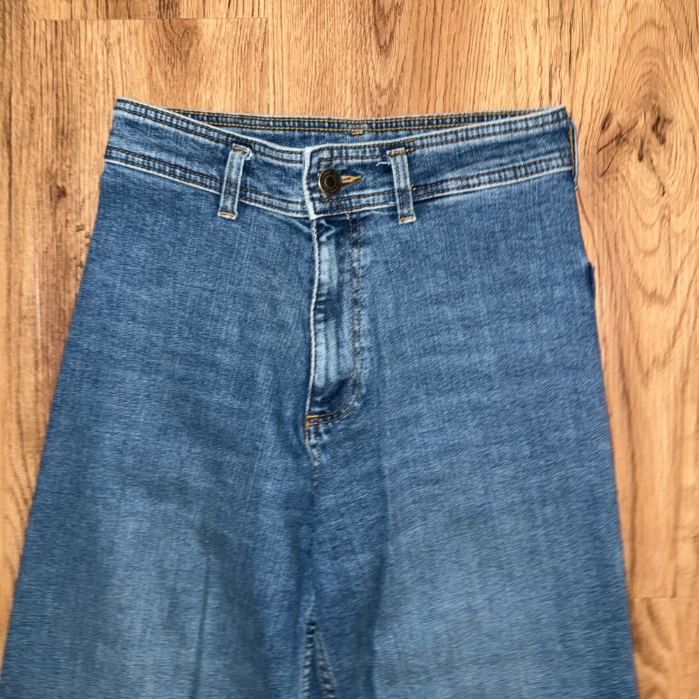 Zara High Waisted Wide Leg Relaxed Jeans Sz 6 Medium Wash Raw Hems Stretch - Picture 3 of 8